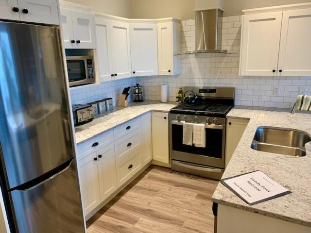 Sandy Feet Retreat Port Renfrew- Oceanfront 2Br Modern Cottage Extérieur photo